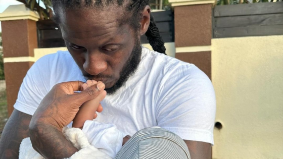 PHOTO Aidonia gets Cozy With his New Born featured image