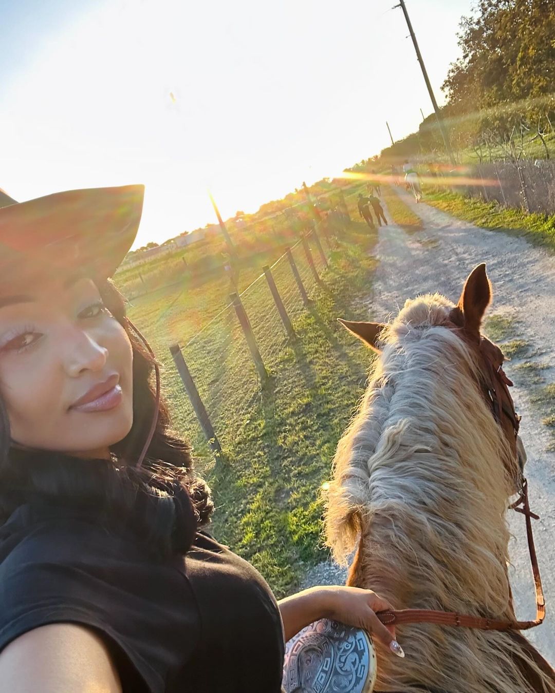 PHOTOS Shenseea Goes Horse Back Riding 4