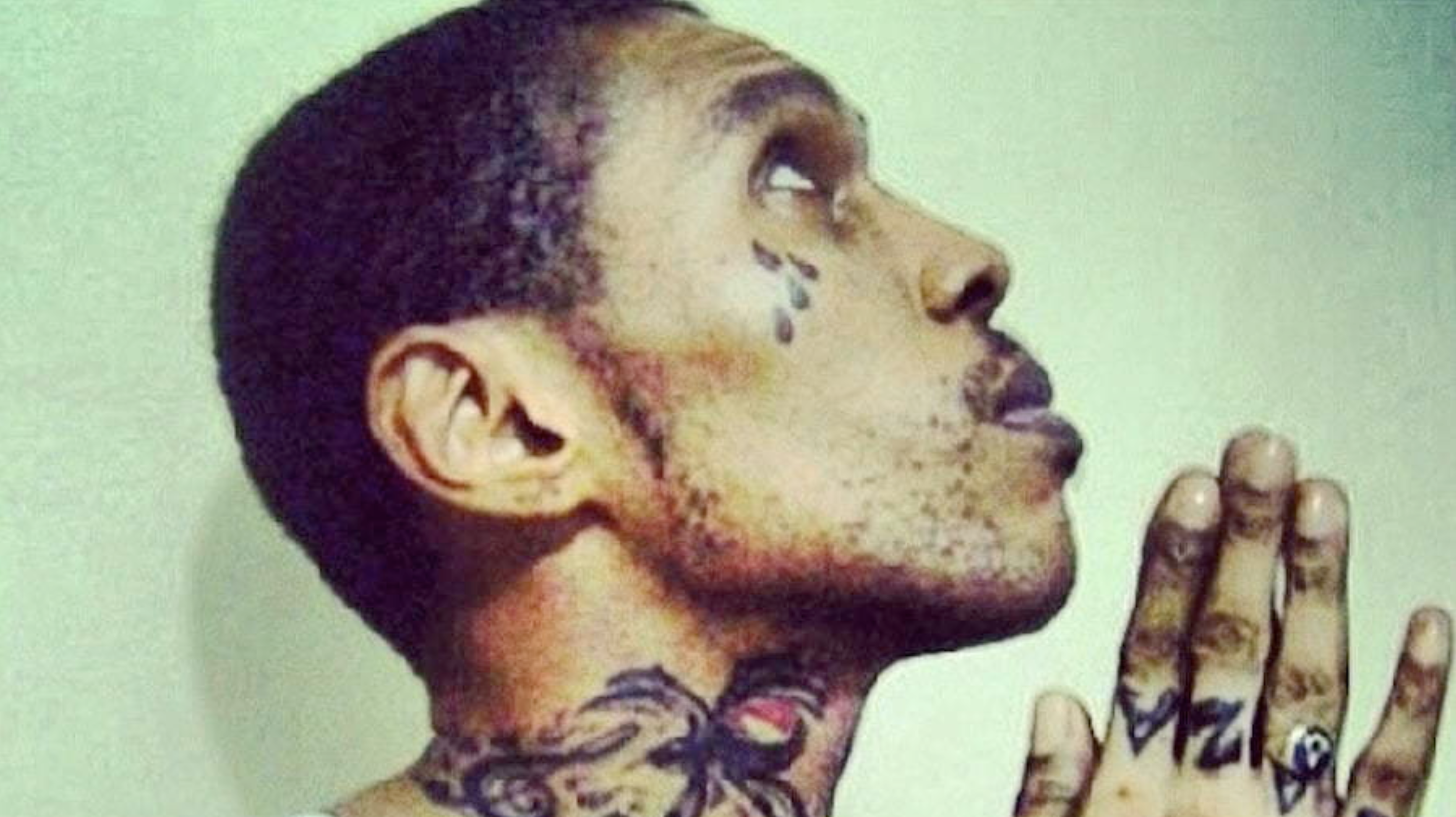 Vybz Kartel behind bars praying